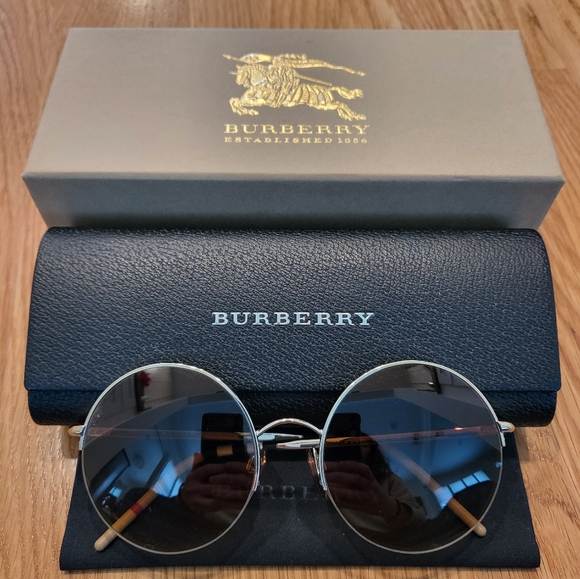 Burberry Round Gold Sunglasses - Picture 6 of 7